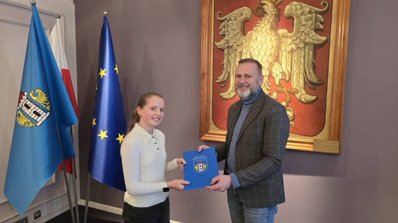 Młoda cheerleaderka nagrodzona