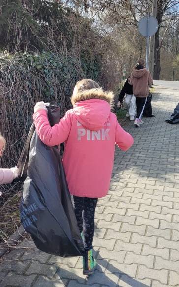 Oświęcim sprząta na wiosnę. Wspólna akcja szkół i przedszkoli